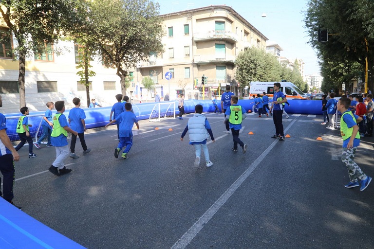 Bambini fanno sport a via Misasi Giornata europea 